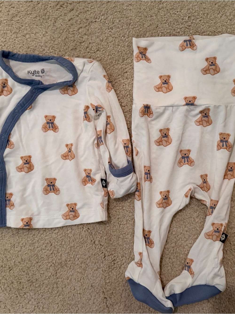 Kyte BABY White Teddy-Print Organic Cotton Pajama Set with Blue Trim